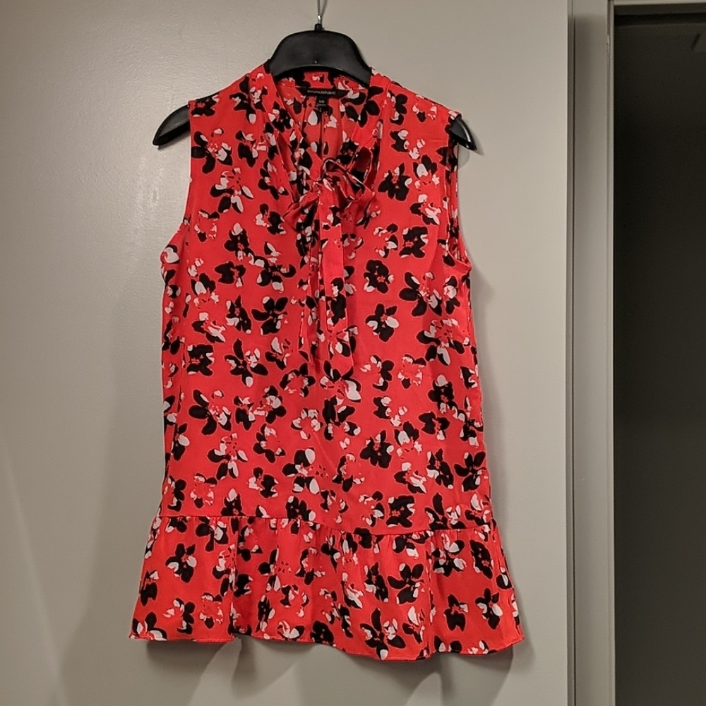 Banana Republic XS red floral tie-front bow blouse